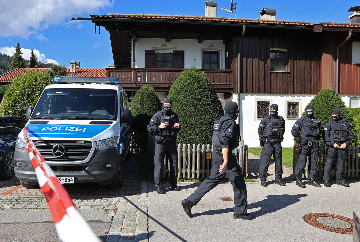Police raid Alisher Usmanov's Tegernsee lakeside villa in Rottach-Egern, Germany, September 21, 2022