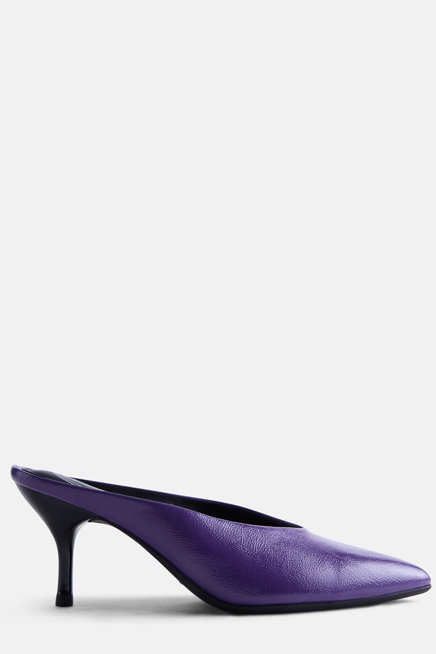Scoop heels