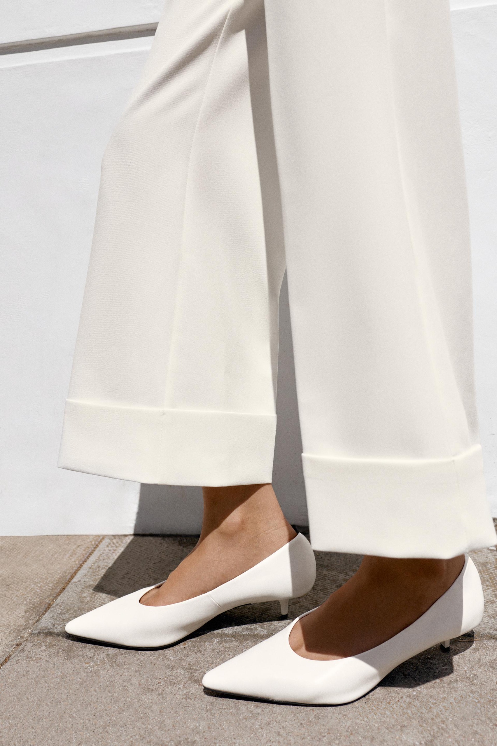 Pointed Kitten Heel Shoes - White - 2