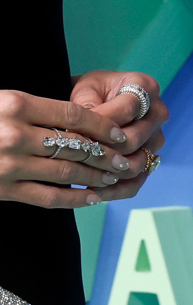 Taylor Swift's new diamond ring at the VMAs
