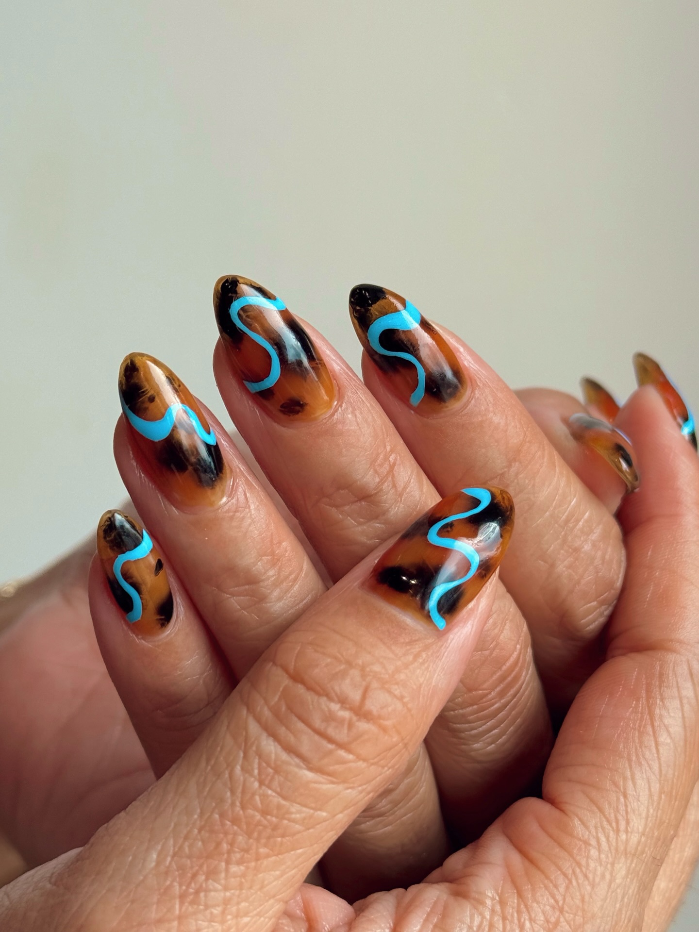 tortoiseshell print nails with blue details
