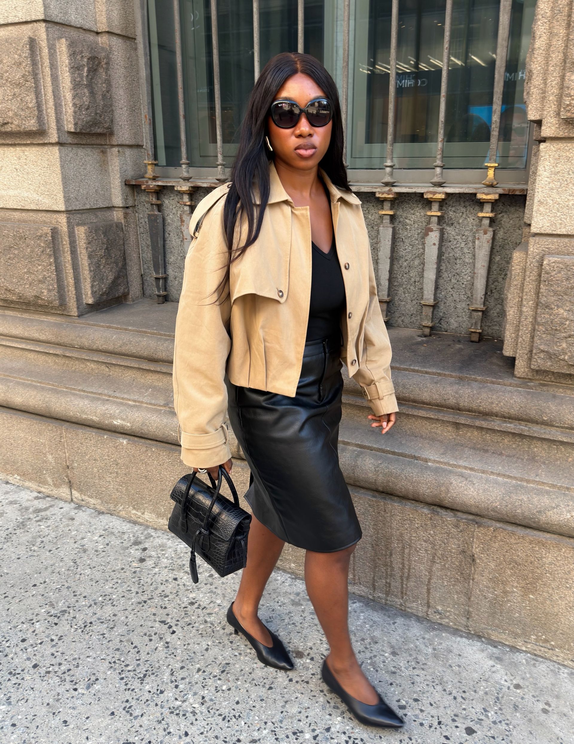 A woman wearing cool girl fall capsule wardrobe items in 2026.