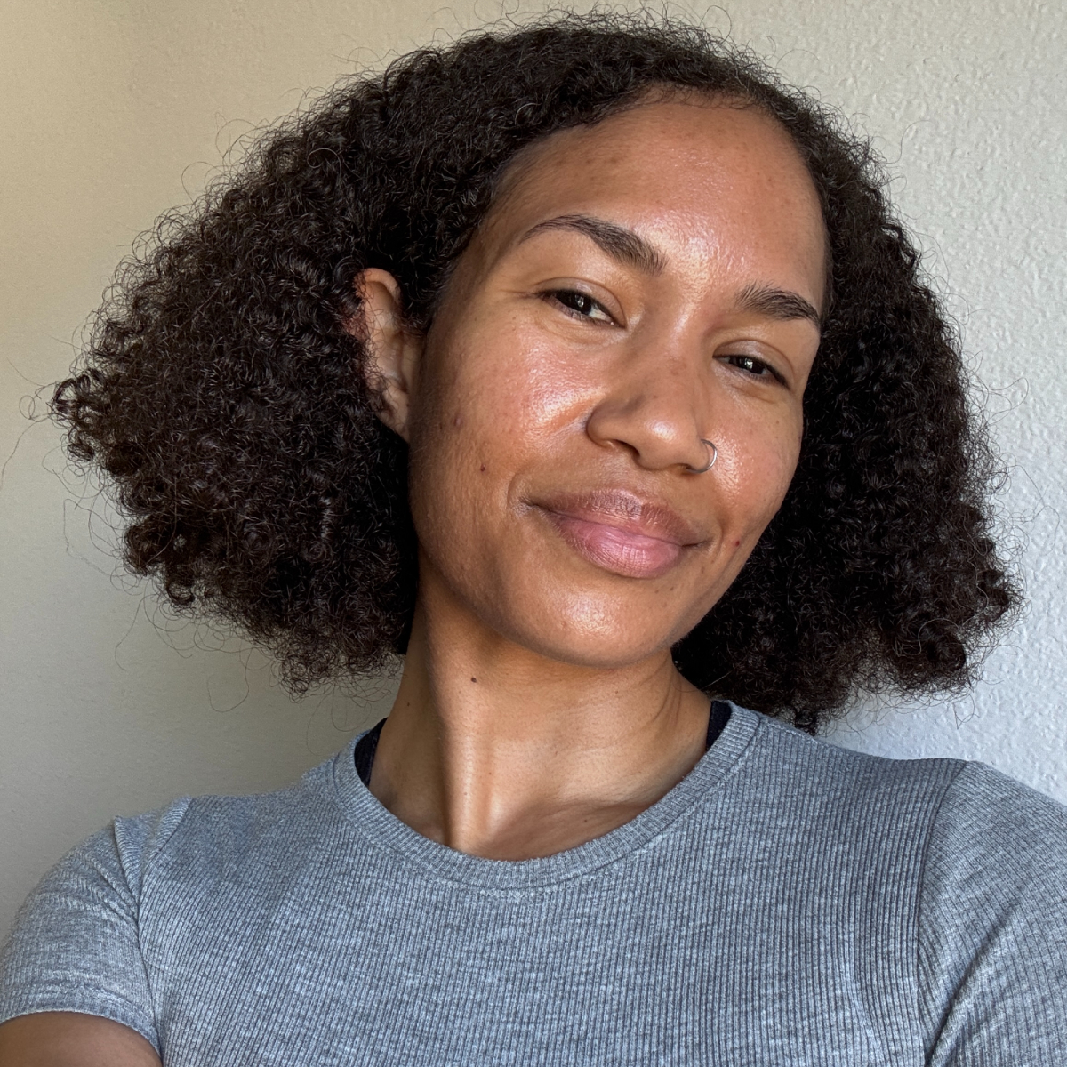A beauty editor wearing Mara's Pearl Peptide Glaze.
