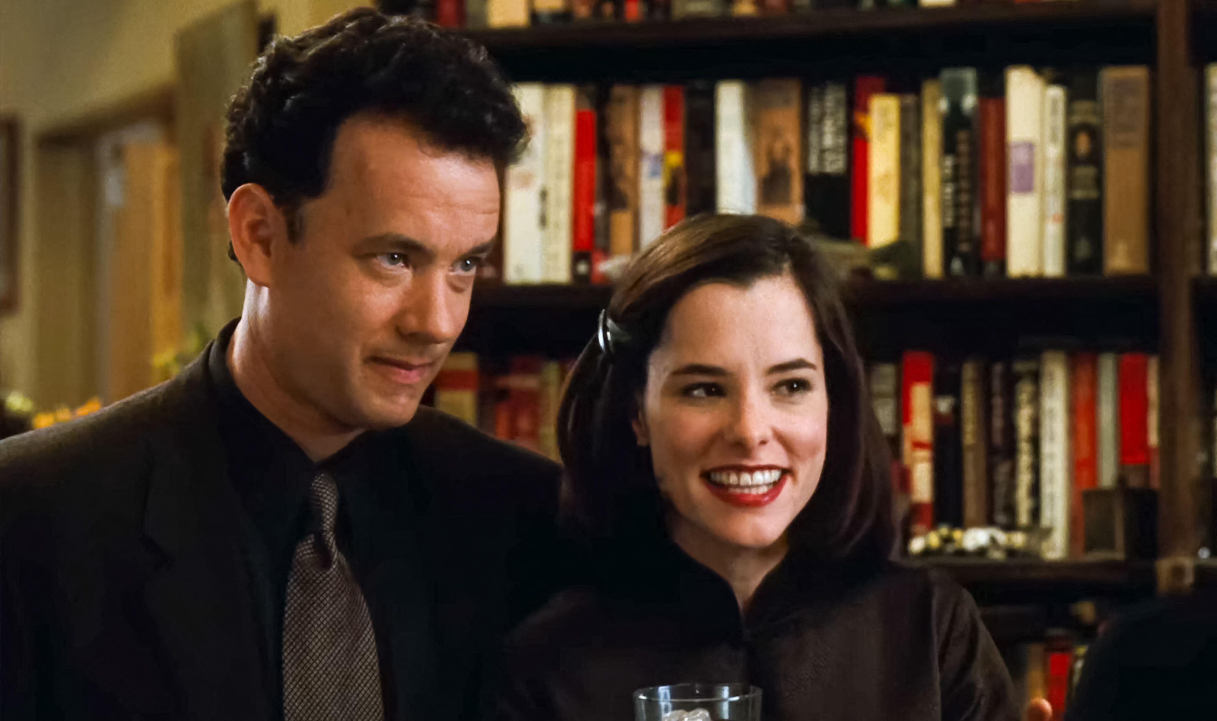 USA. Parker Posey and Tom Hanks in the (C)Warner Bros. Pictures film: You've Got Mail (1998).