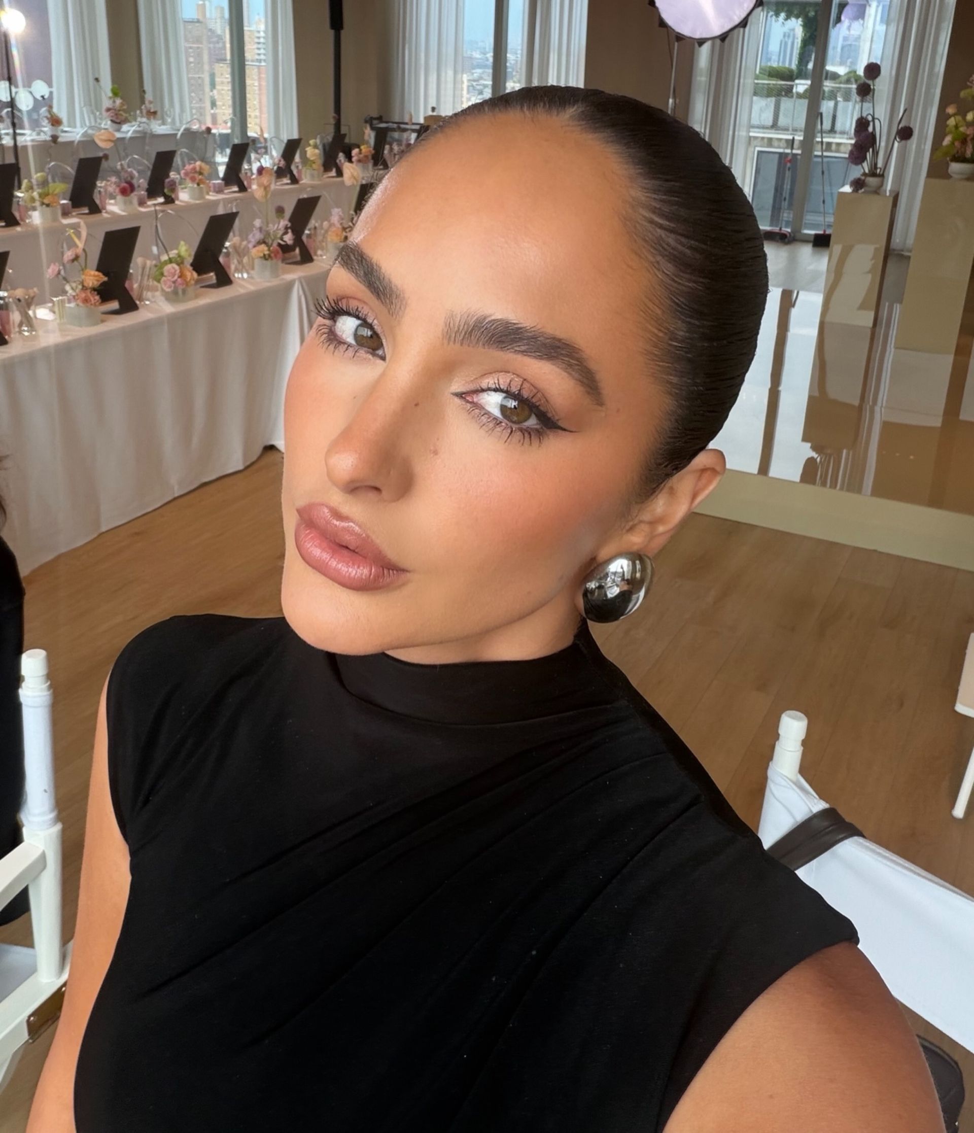 Selfie of Ash K. Holm wearing makeup
