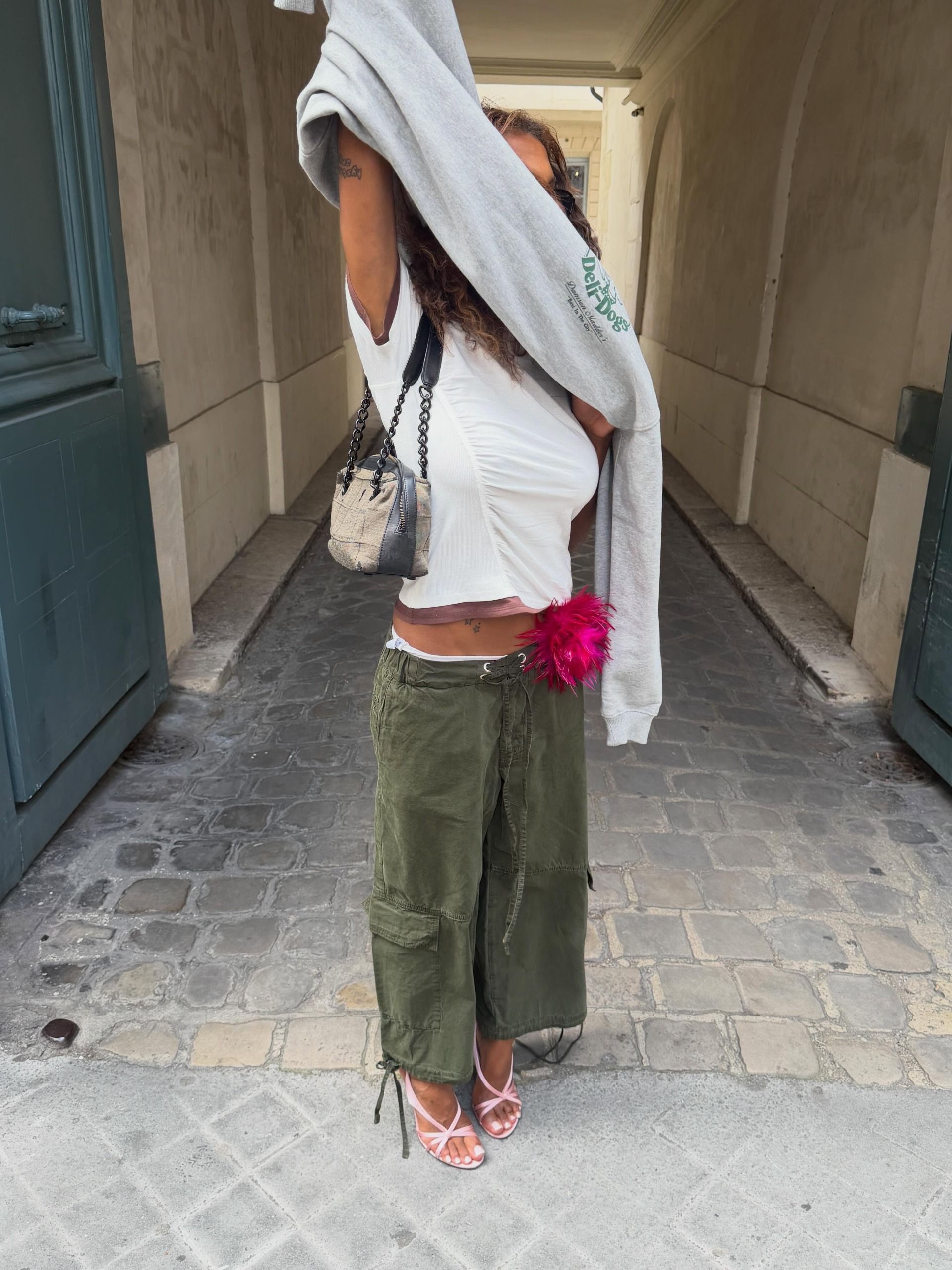 A woman wearing cool girl fall capsule wardrobe items in 2026.
