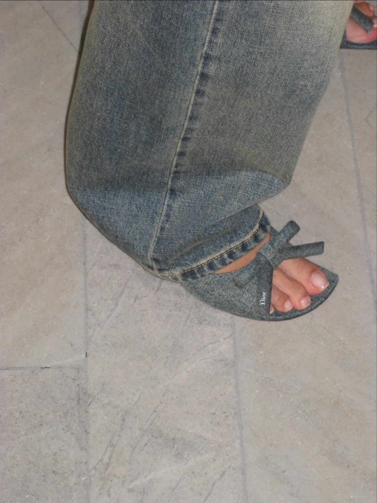 Alexa Chung wearing a peep-toe shoe with a clear glossy pedicure
