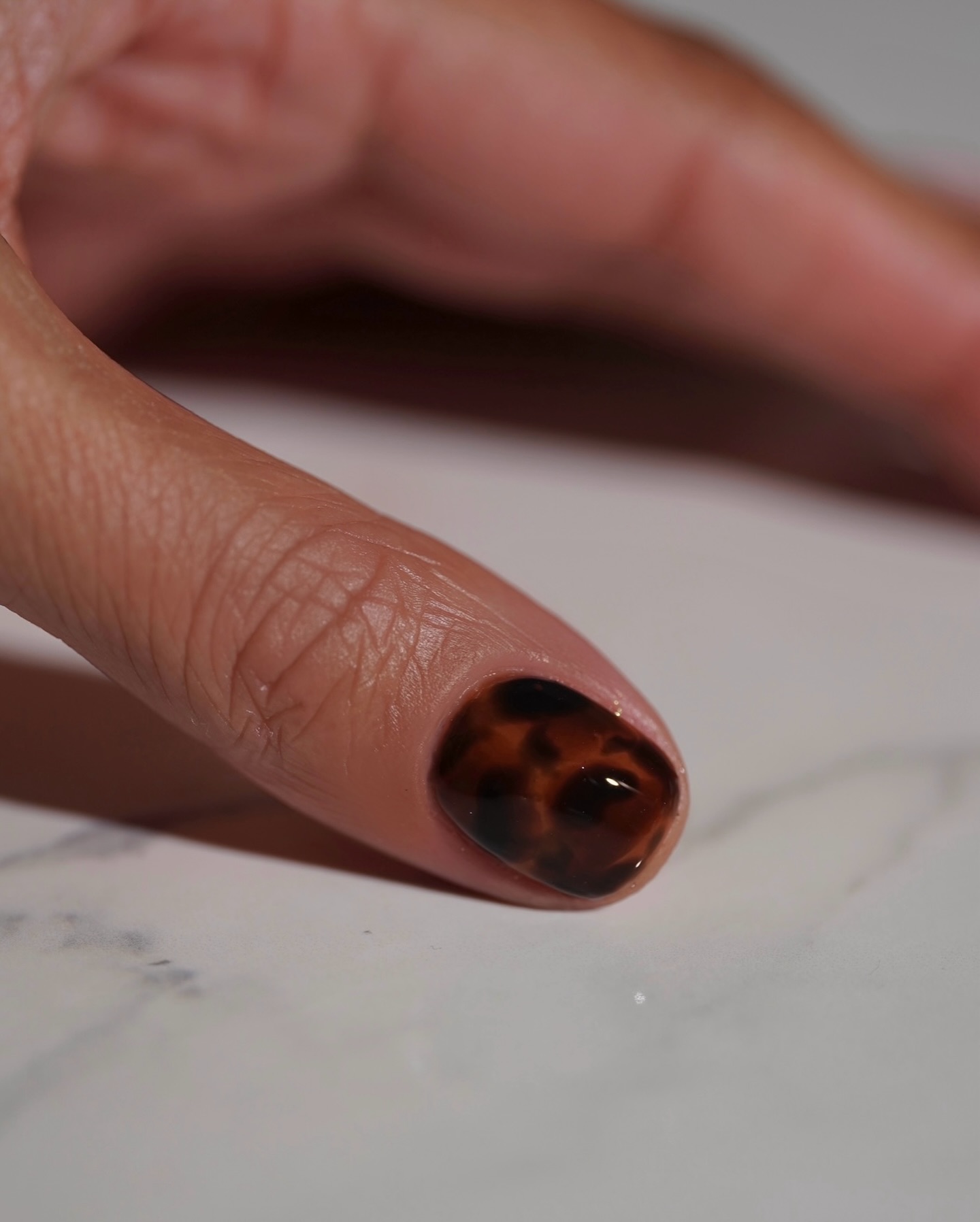 glossy tortoiseshell manicure