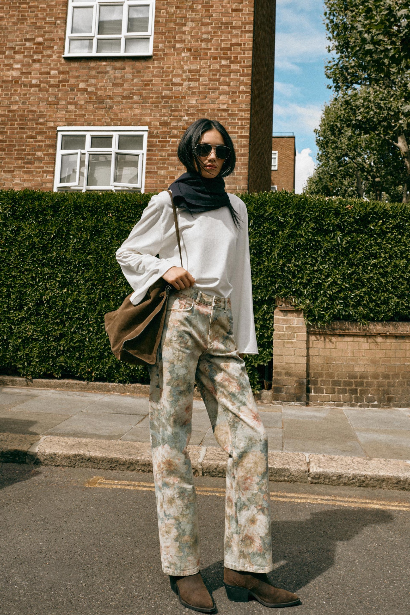 Z1975 Straight Mid-Waist Floral Print Jeans - Printed - 4