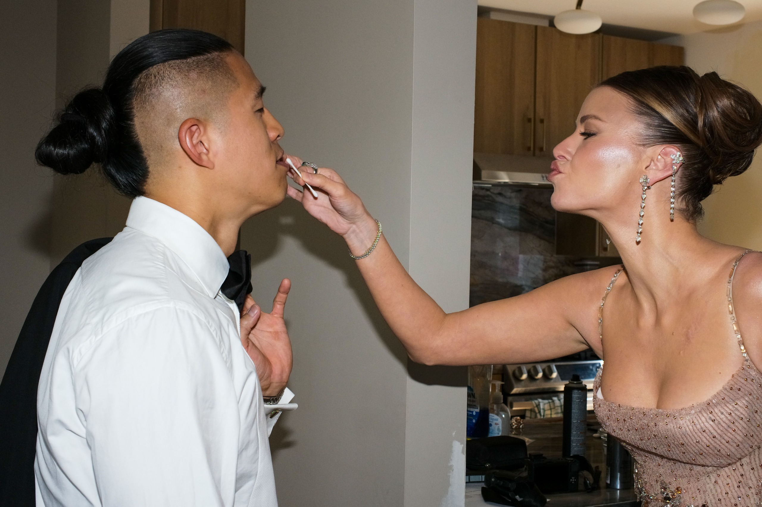 Ariana Maddix makes a kiss face to her boyfriend while getting ready for the Creative Arts Emmy Awards.