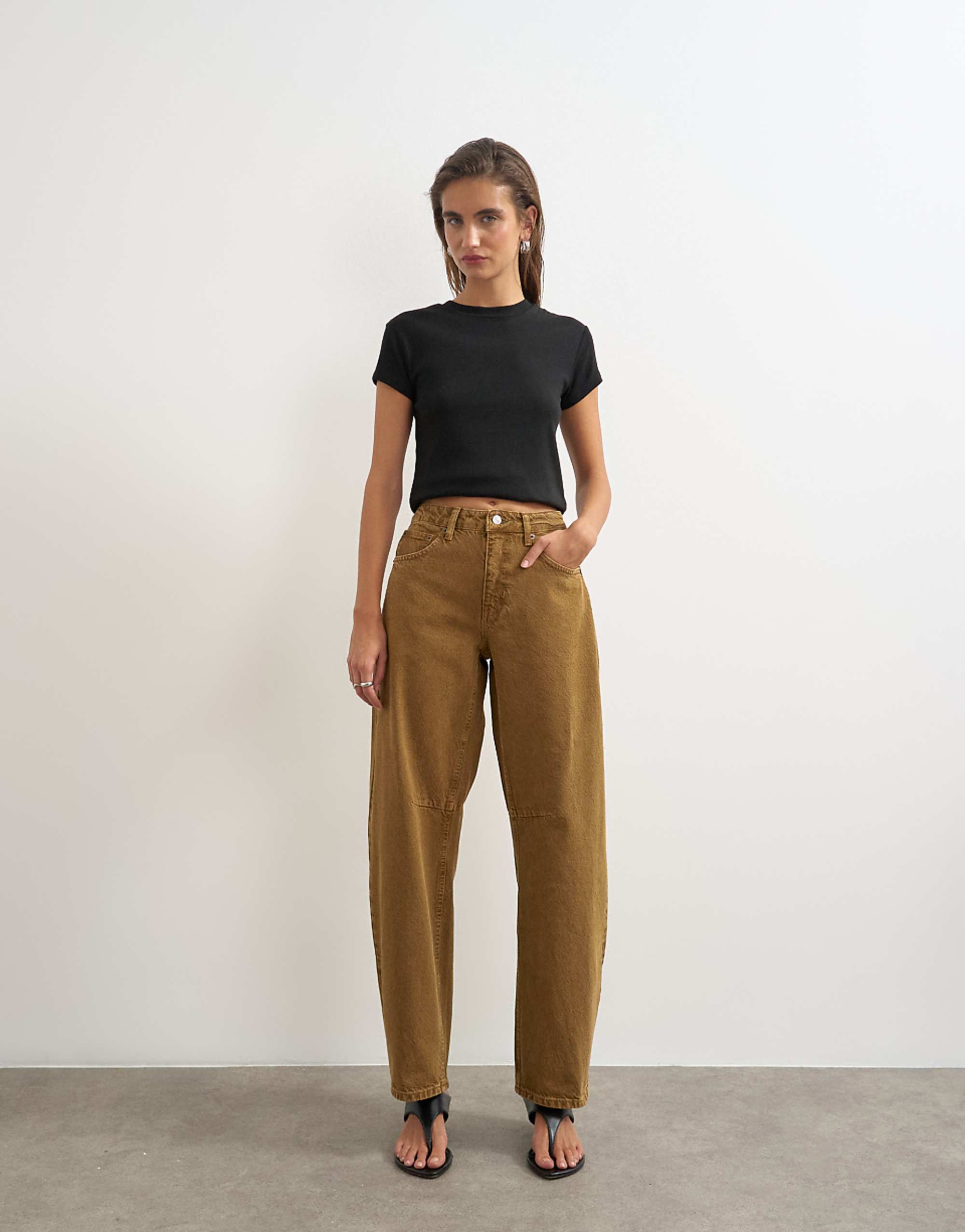 Topshop Barrel Mid Rise Jean in Cumin