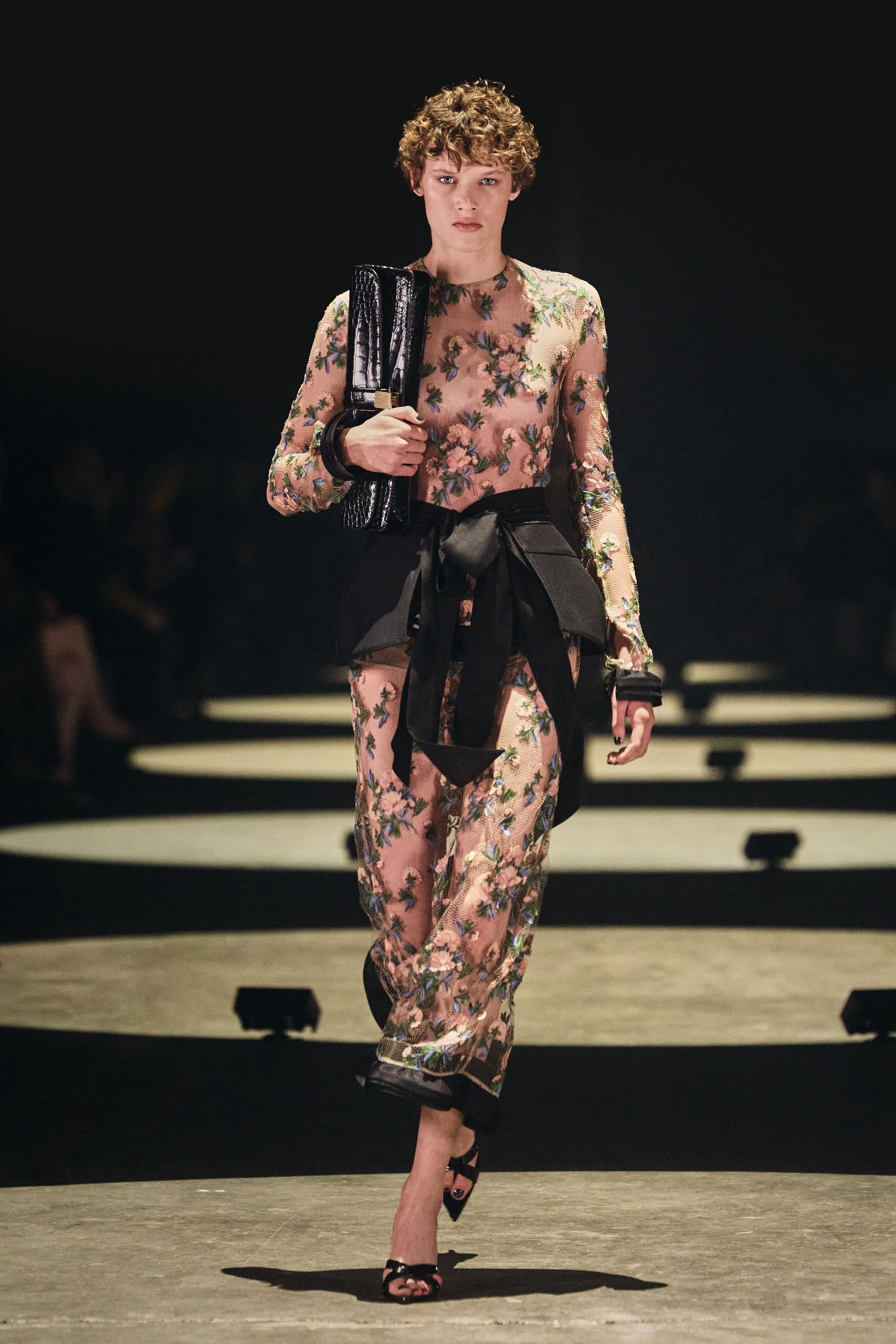 Khaite s/s 27 runway, pointed toe shoe trend