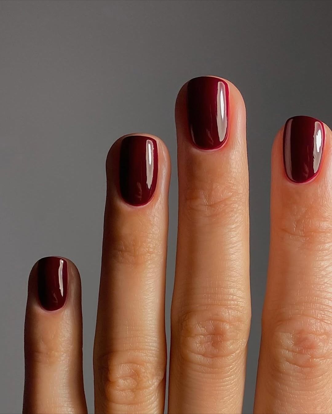 @matejanova wearing Manucurist Hollyhock nail polish