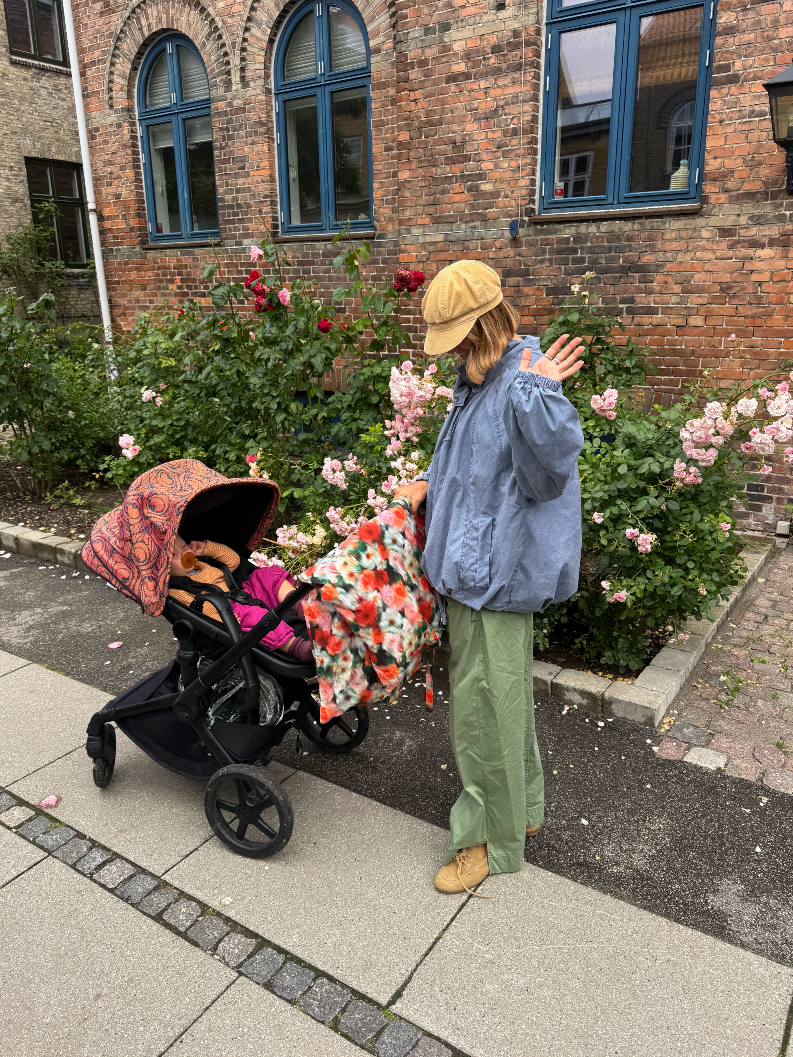 Influencer Amalie Nielsenn wearing technical trousers.