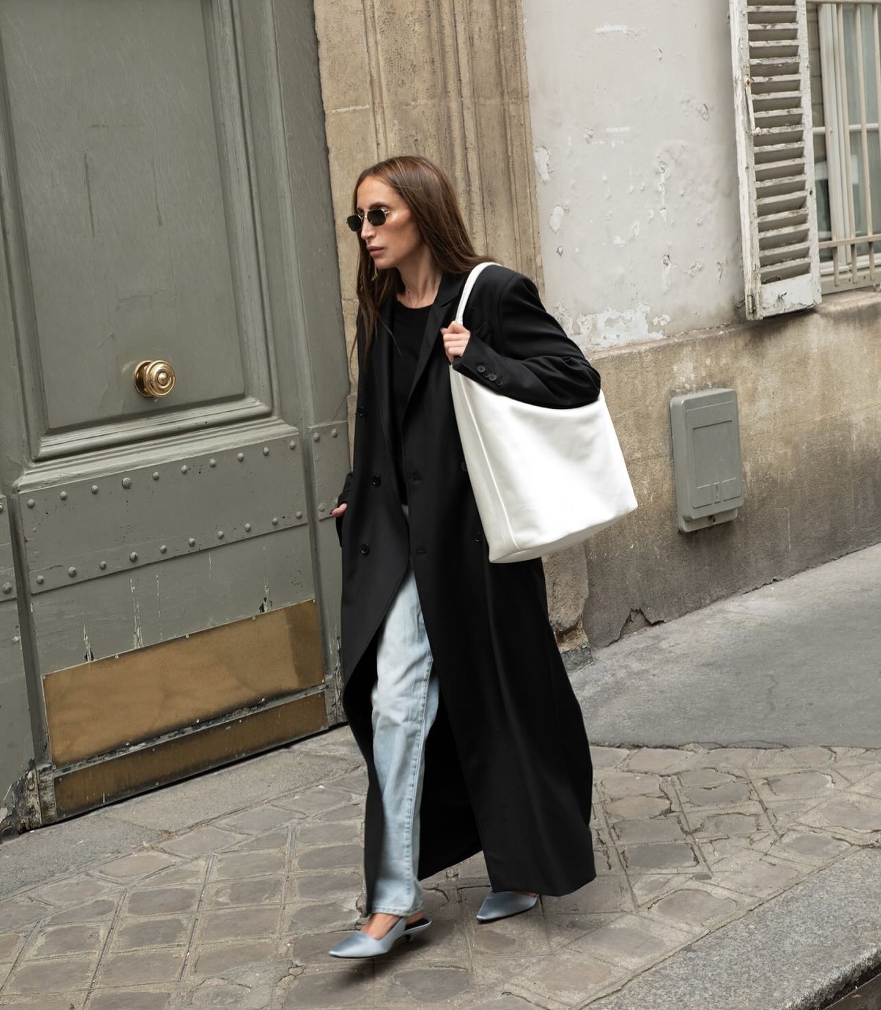 Woman in Paris wearing a fall outfit idea.