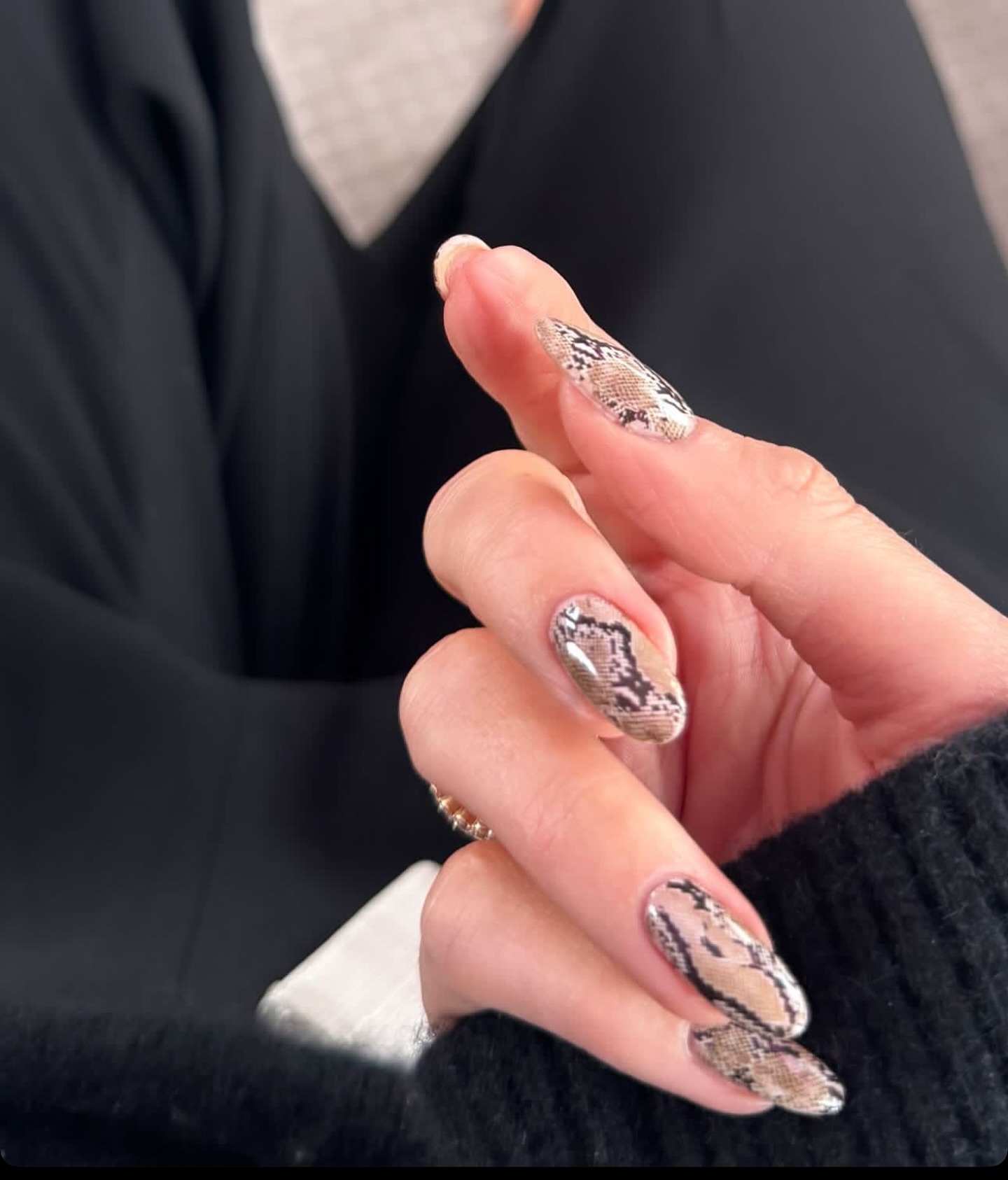 snake print manicure