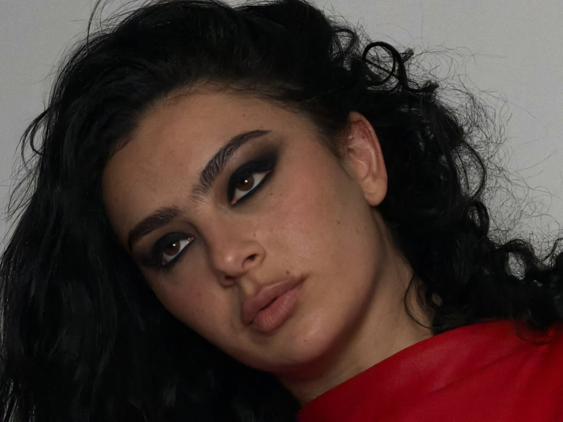 Charli XCX wearing a black smoky eye.