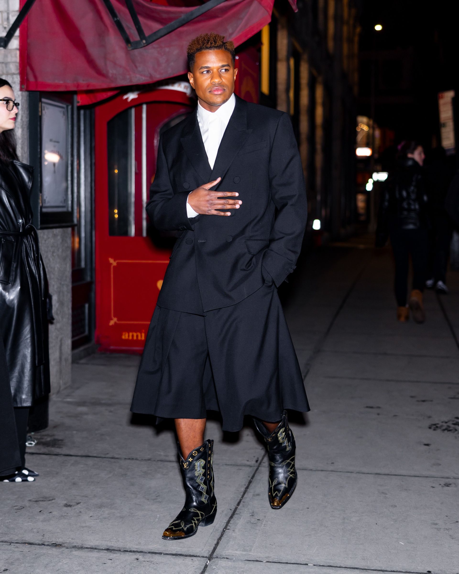 celebrity wearing cowboy boots