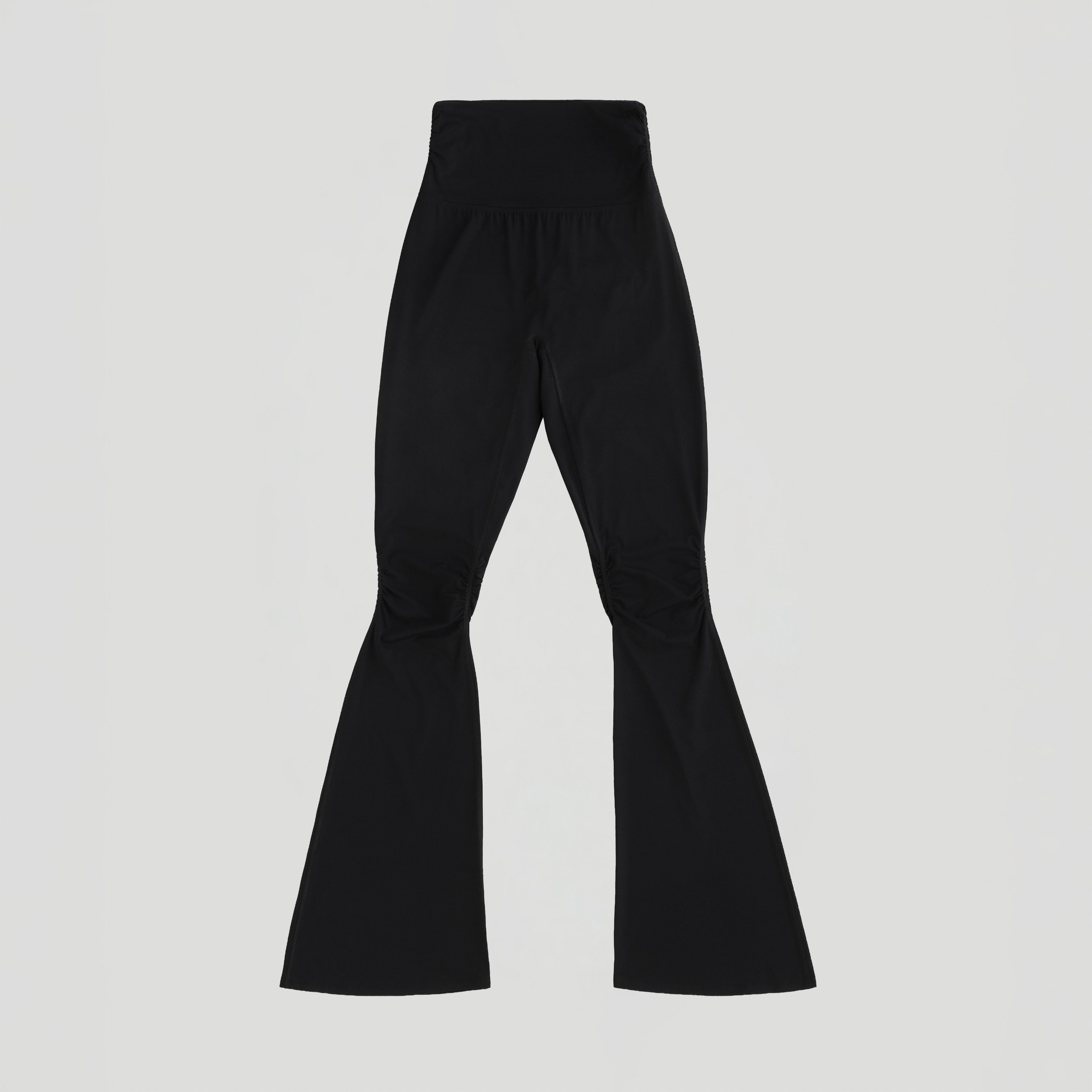 An image of the Adanola x Hailey Bieber yoga pants.