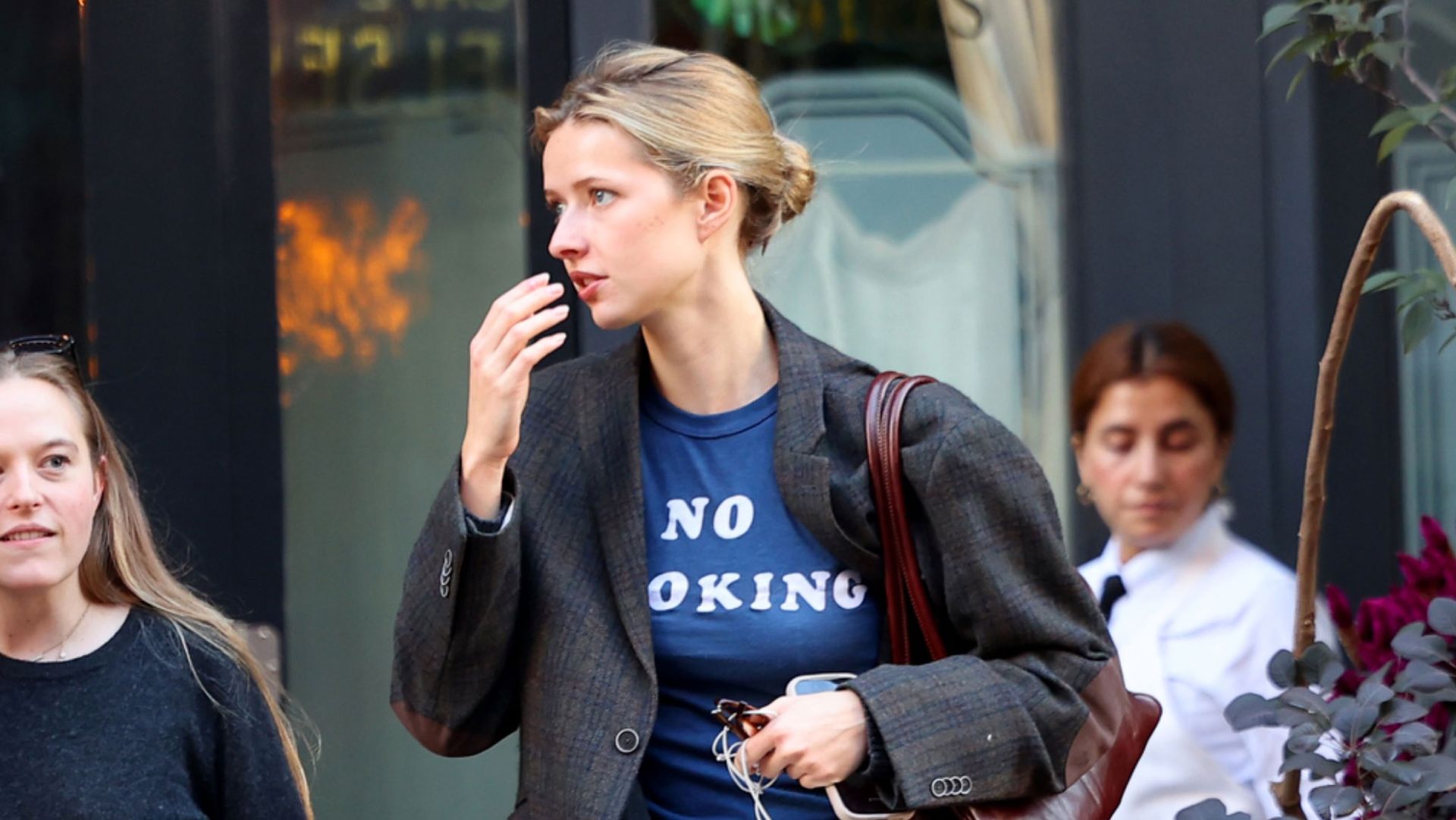 Apple Martin’s Cute Jeans-and-Shoes Outfit Combo Is Very ’90s Gwyneth Paltrow