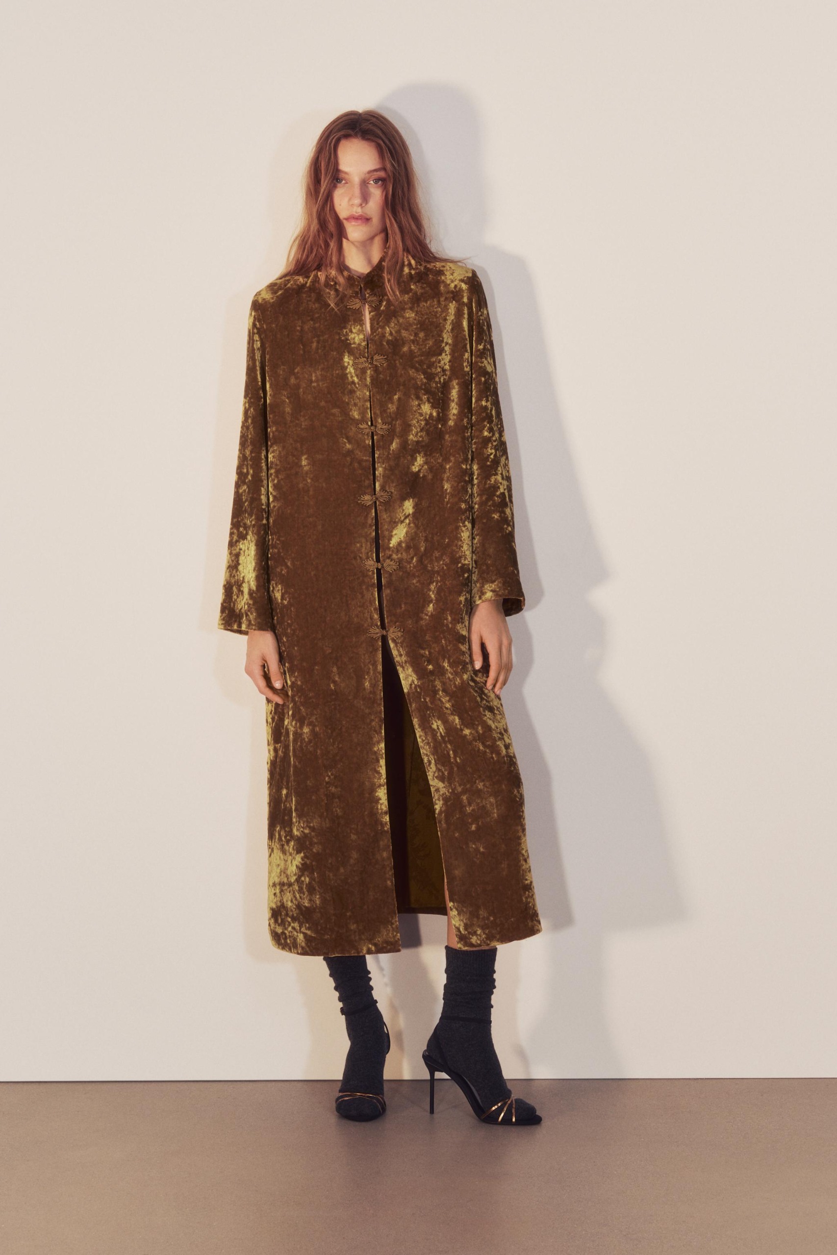Zw Collection Velvet Coat With Frog Fastening - Golden - S