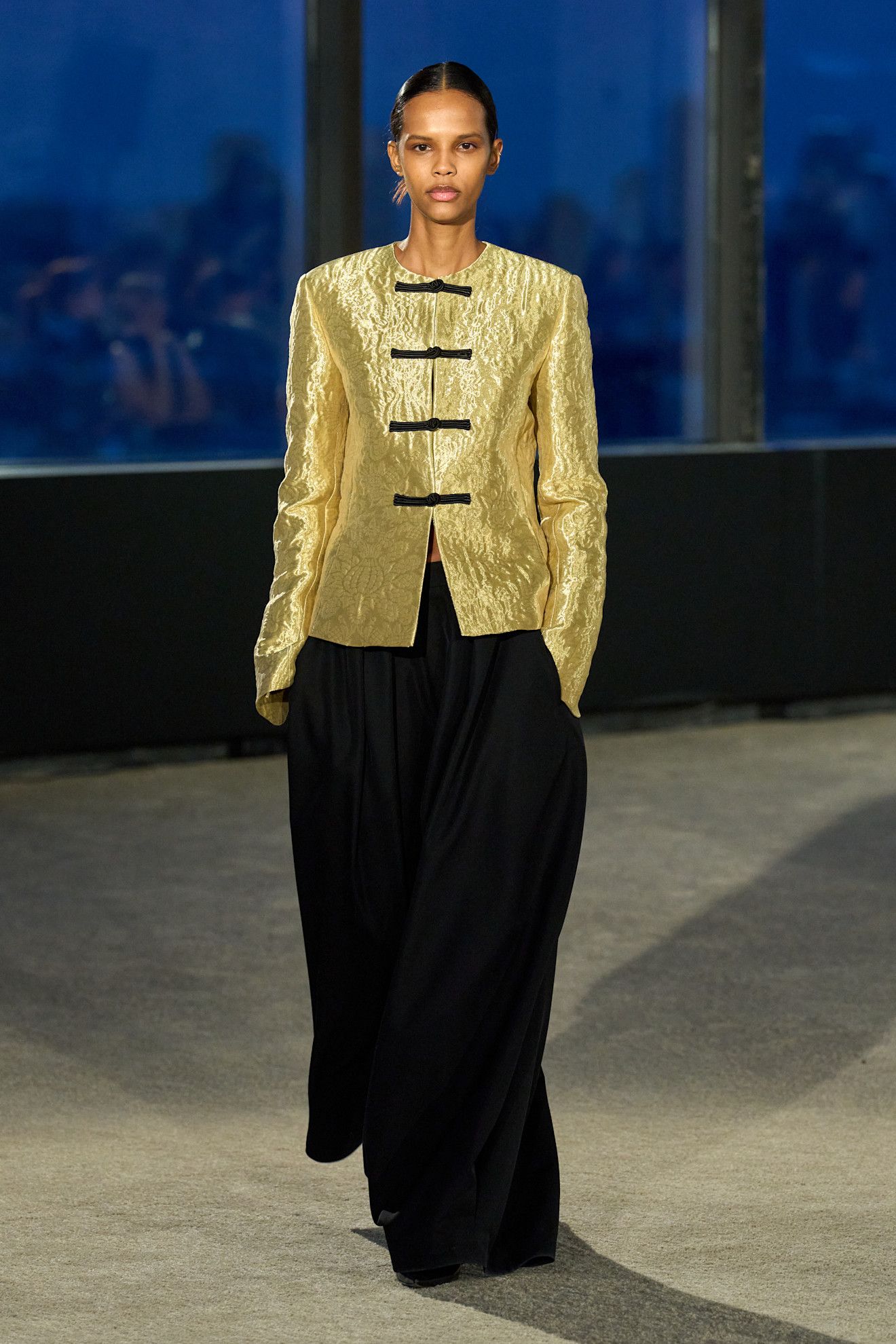 Kallmeyer model wearing a fall 2026 runway look.