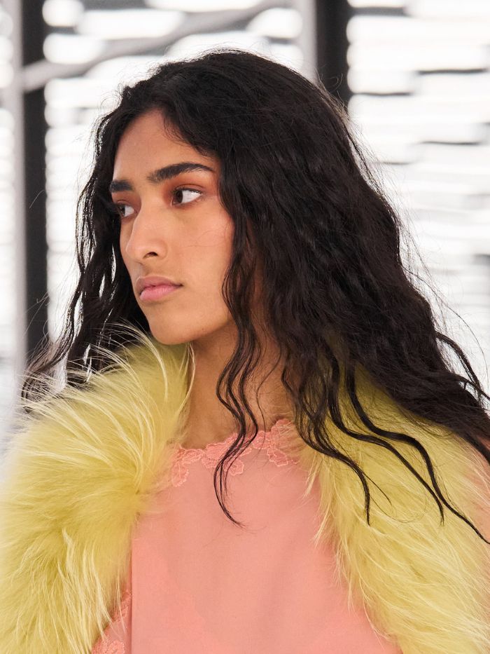 A close-up picture of the hair and makeup at the Fendi S/S 27 show