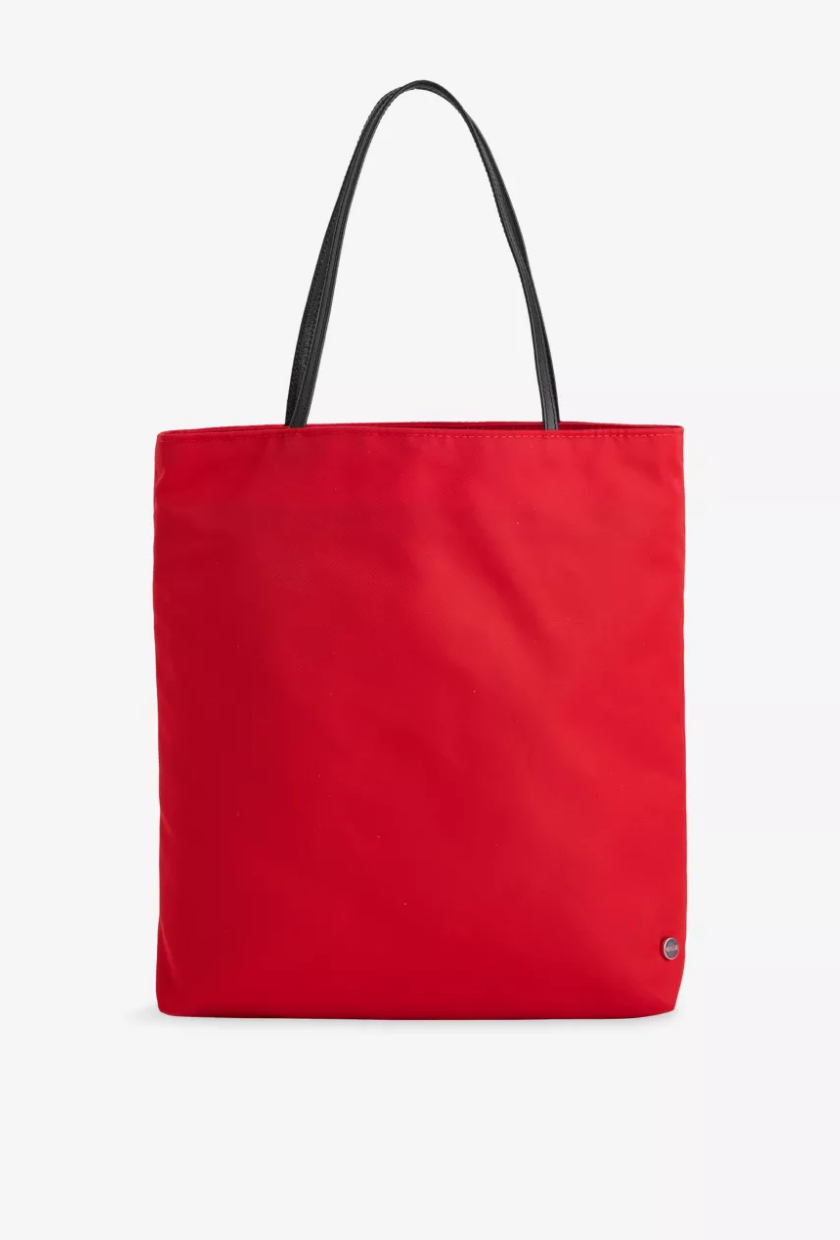 An image of a satin bag from Valesque.
