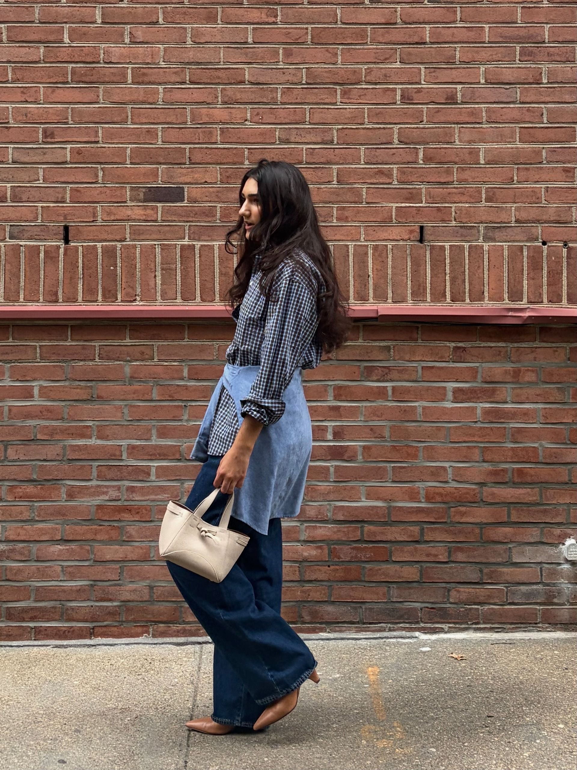 @ioziefina wearing jeans and boots
