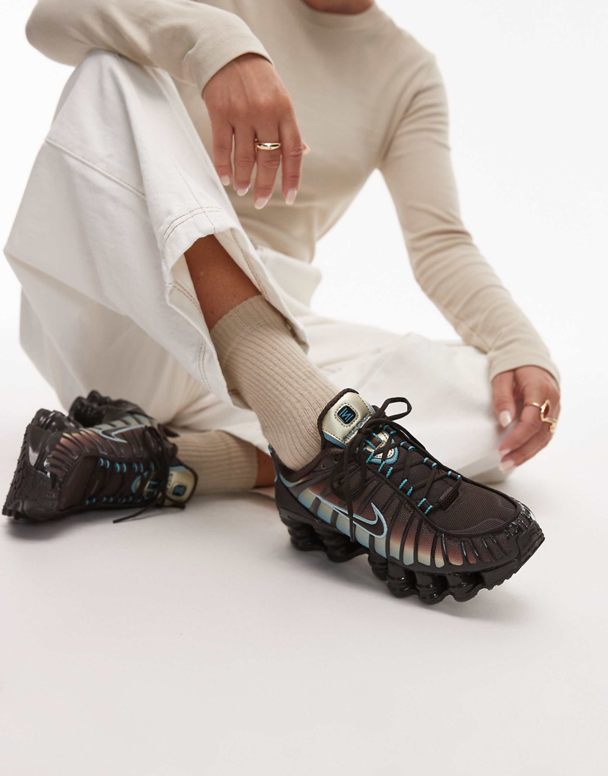 Nike Shox Tl Trainers in Brown and Blue