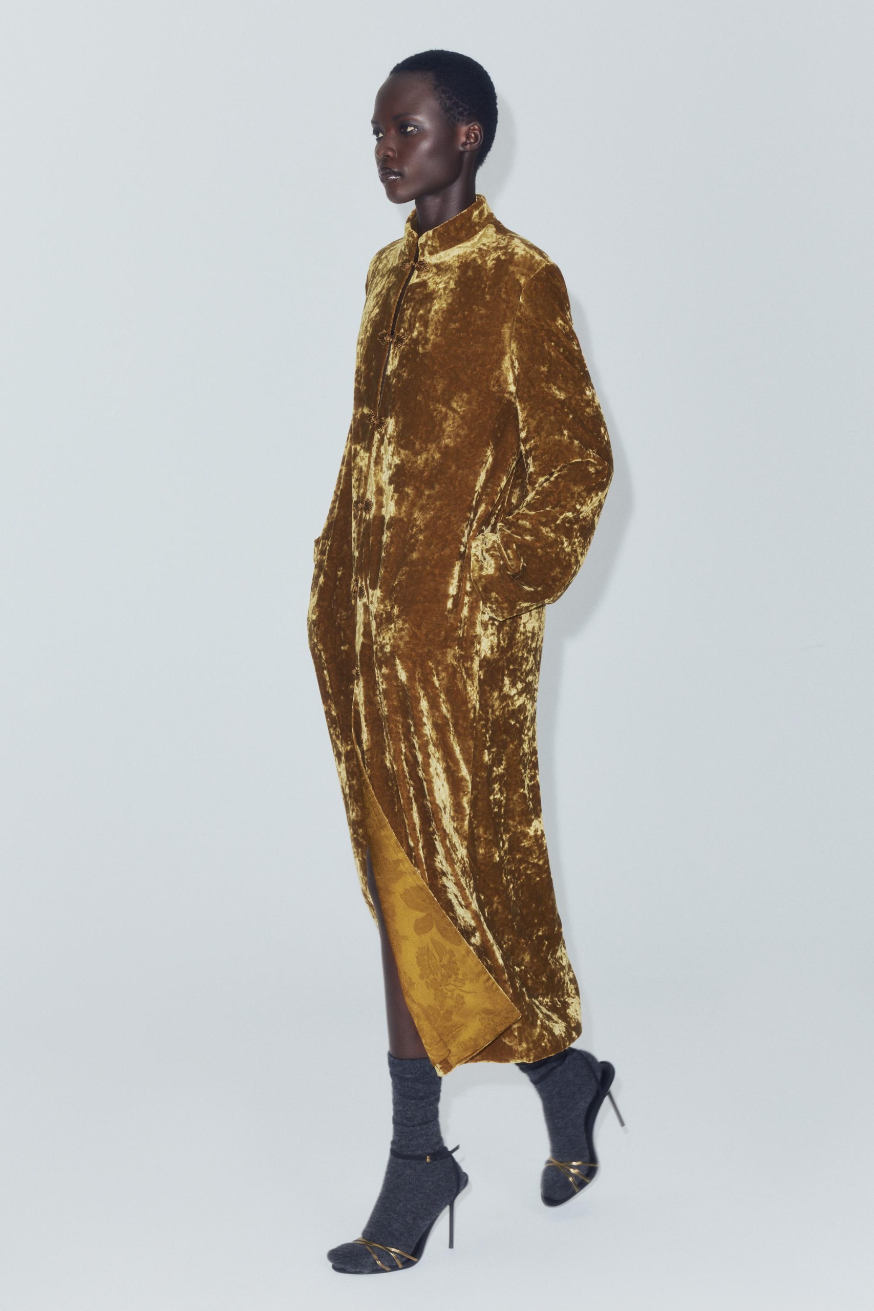 Zw Collection Velvet Coat With Frog Fastening - Golden - S