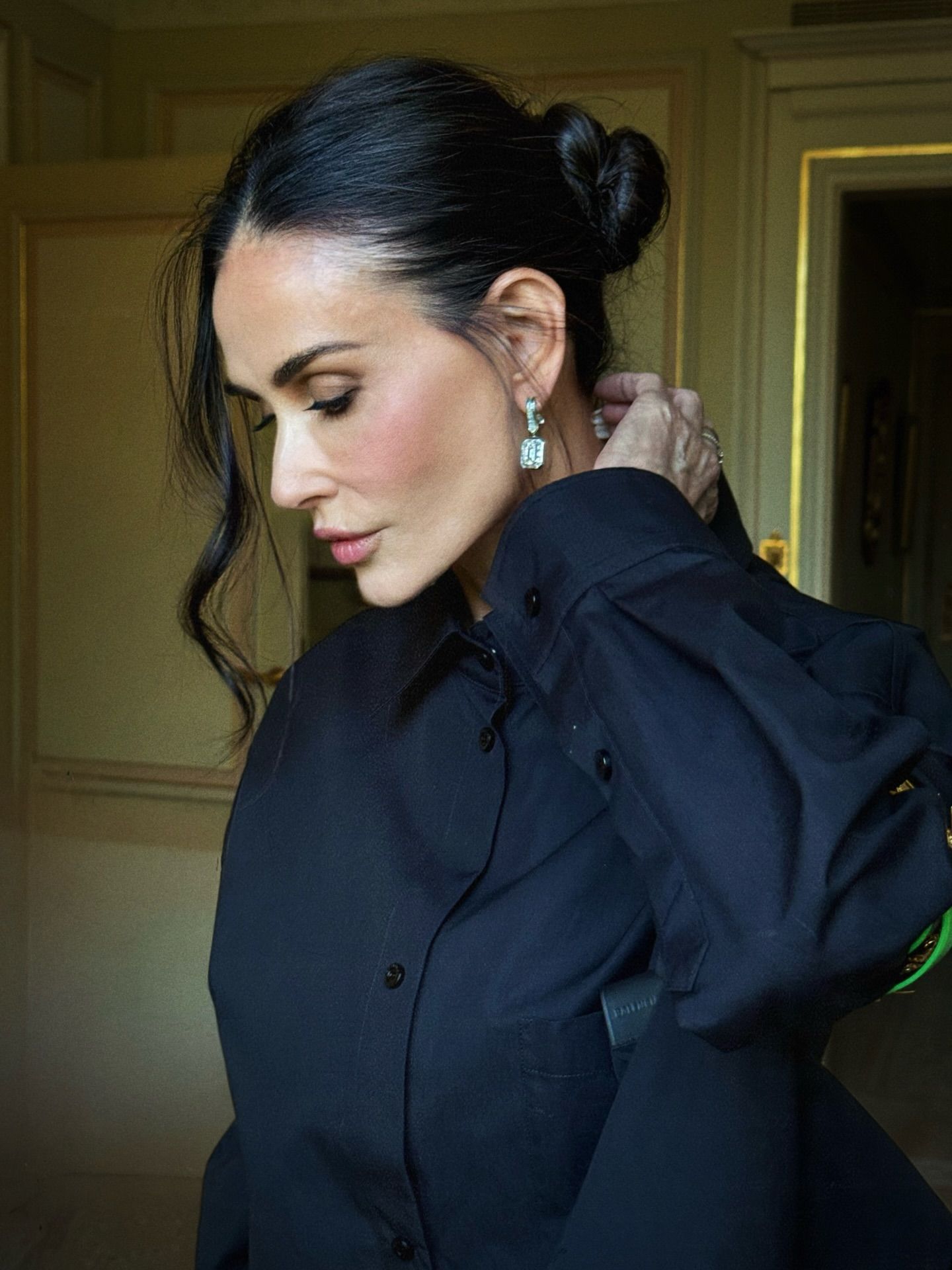 Demi Moore wearing a low slipknot.