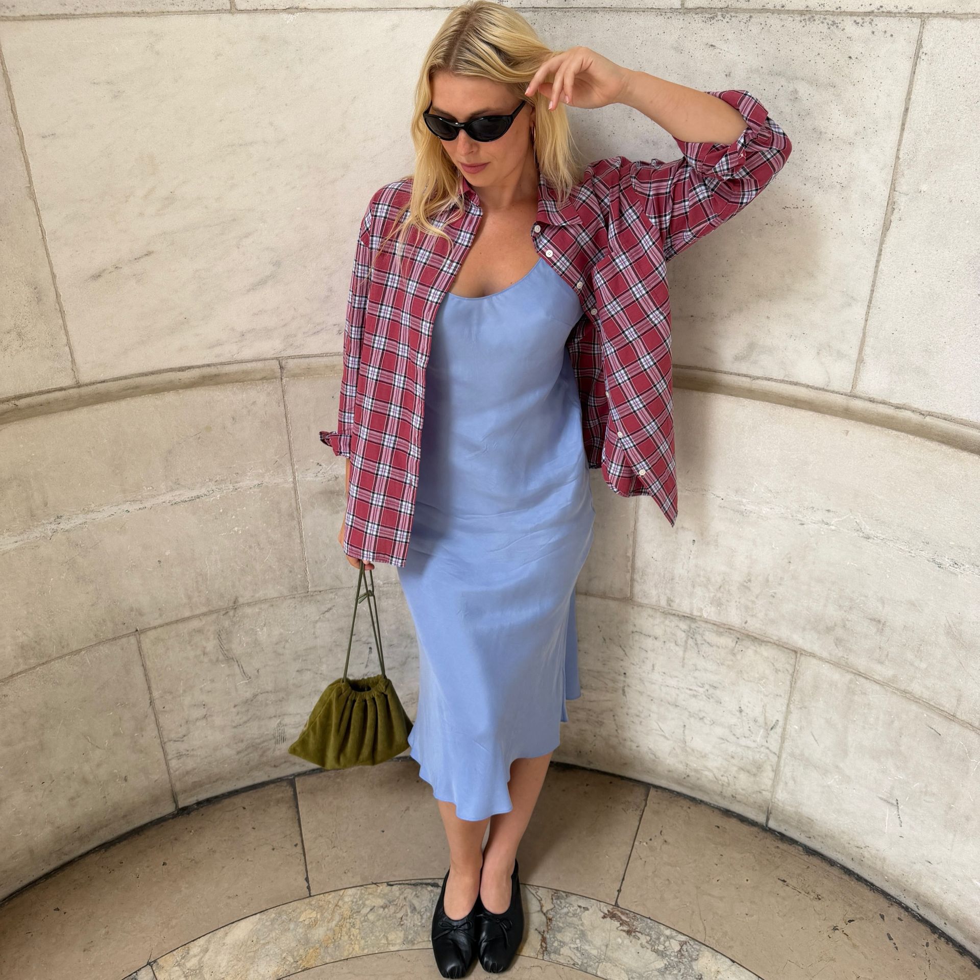 Woman wearing a fall outfit idea.