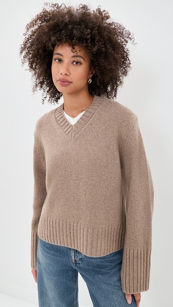 Cropped Cashmere Jet V Neck - Almond