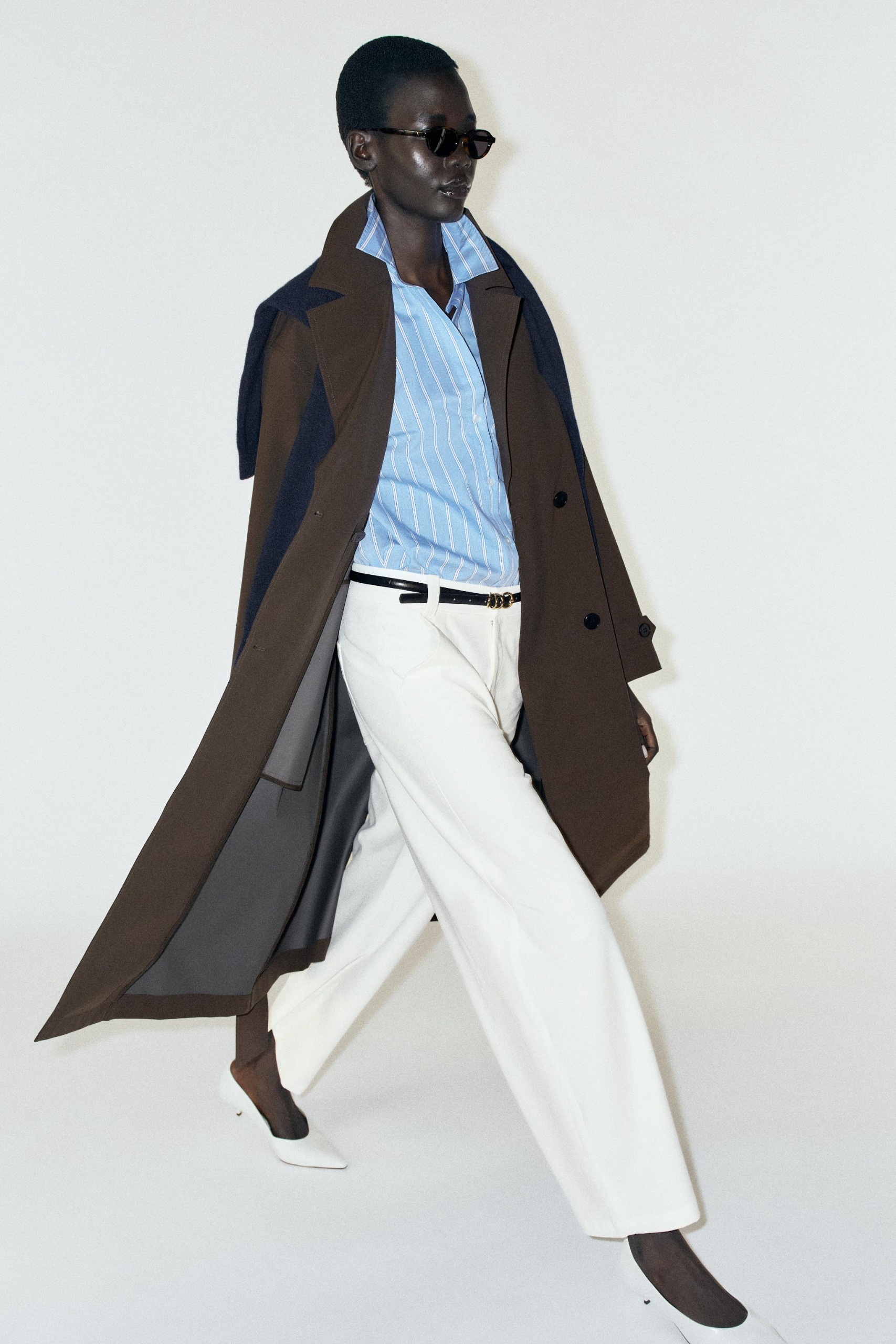 Water-Repellent Windbreaker Trench Coat With Belt - Brown - Xs