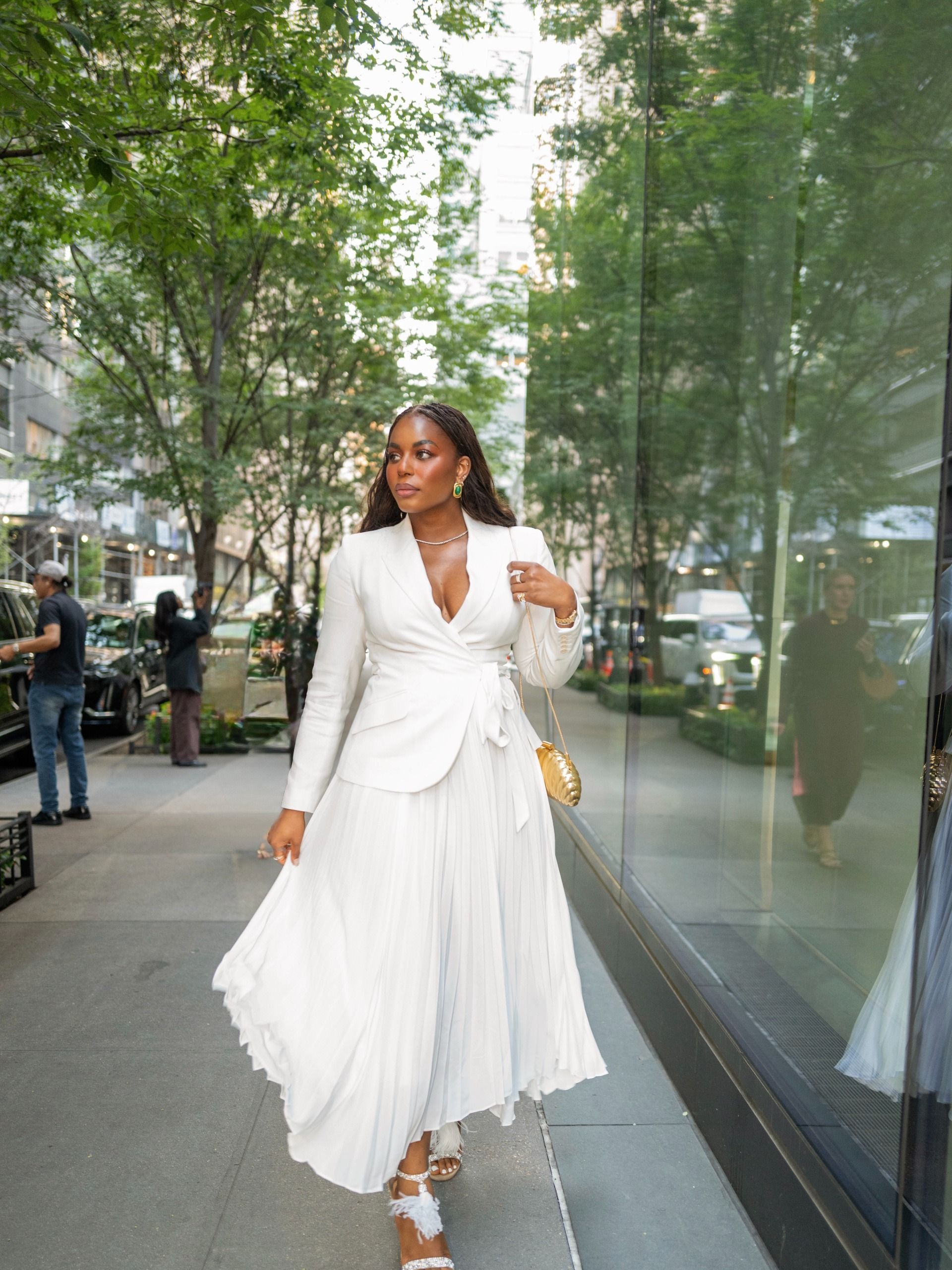 Kaye Bassey wearing high-low layers.