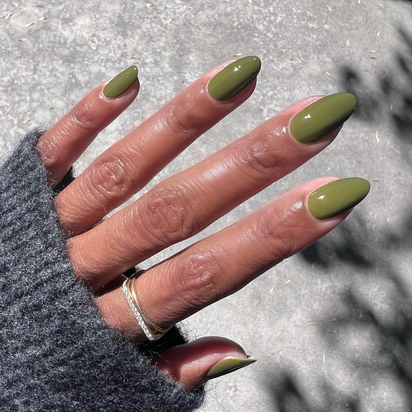 Mossy green nails
